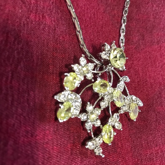 Pendant earring with chain - Picture 4 of 5